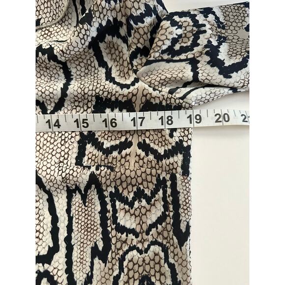Cabi Serpentine Snakeskin Blouse Sz S Ruffle Collar‎ Balloon Sleeve Split Neck - Picture 7 of 9